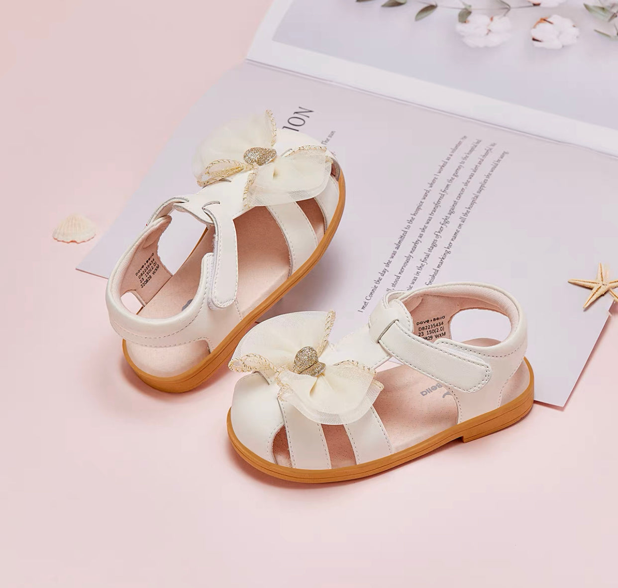 Sandals With White Color Ribbon